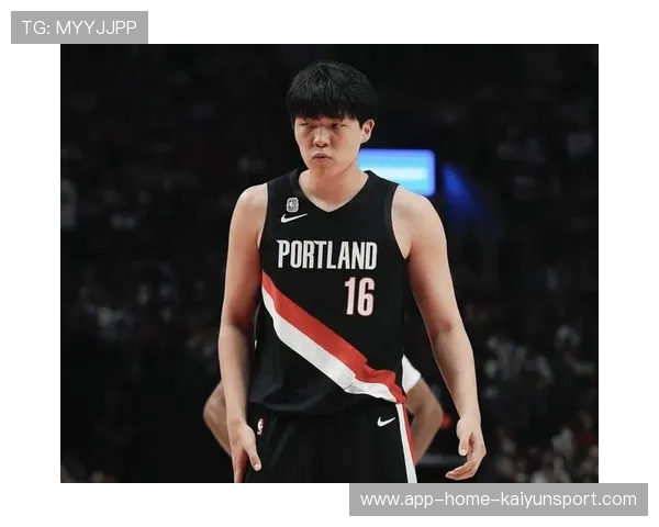 开拓者险胜爵士 杨瀚森全力防守成关键助力球队取胜 开拓者险胜爵士 杨瀚森全力防守成关键助力球队取胜