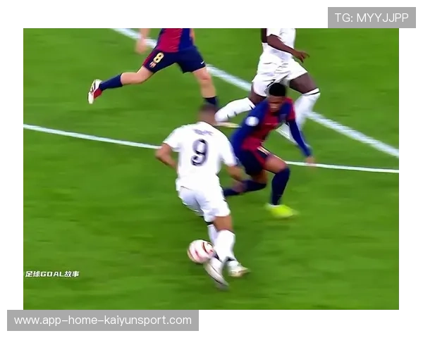 姆巴佩连续左右变向突破震撼全场 姆巴佩连续左右变向突破震撼全场