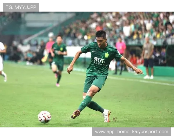 北京国安底线救球成功,二次进攻差点打穿防线 北京国安底线救球成功,二次进攻差点打穿防线