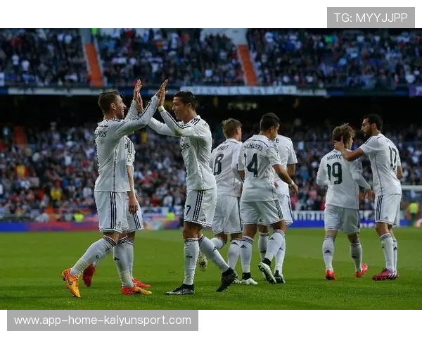 皇马依靠整体推进掌握局面：从场上协同到品牌价值的共振