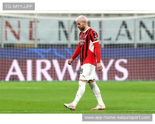 AC米兰多点围攻禁区，特奥抽射未能命中