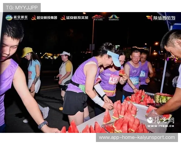 体育场馆夜间开放项目吸引市民夜跑与健身参与，体育馆夜跑图片