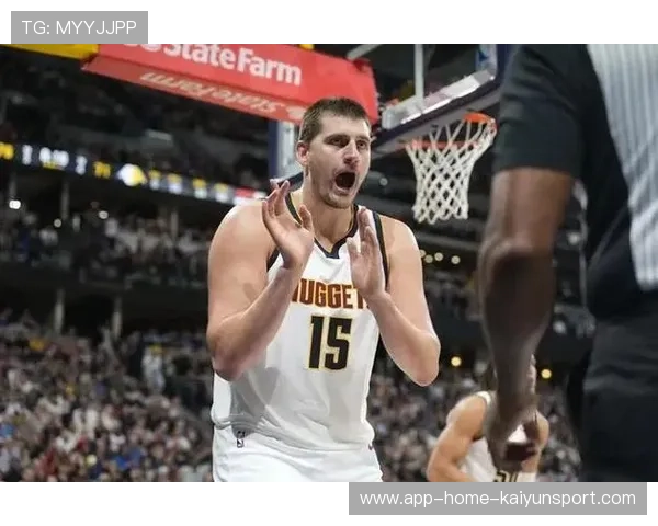 约基奇突破极限命中侧手投，掘金继续扩大比分