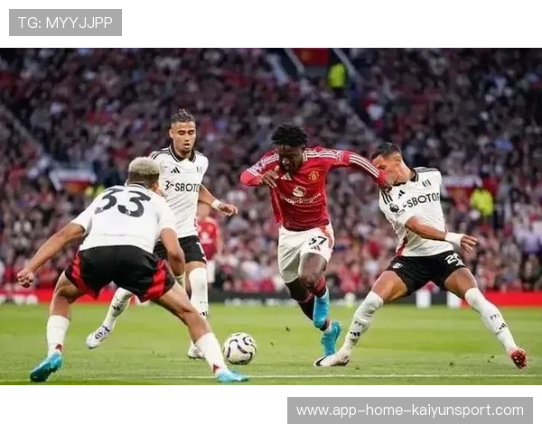 曼联前场压迫更加连贯