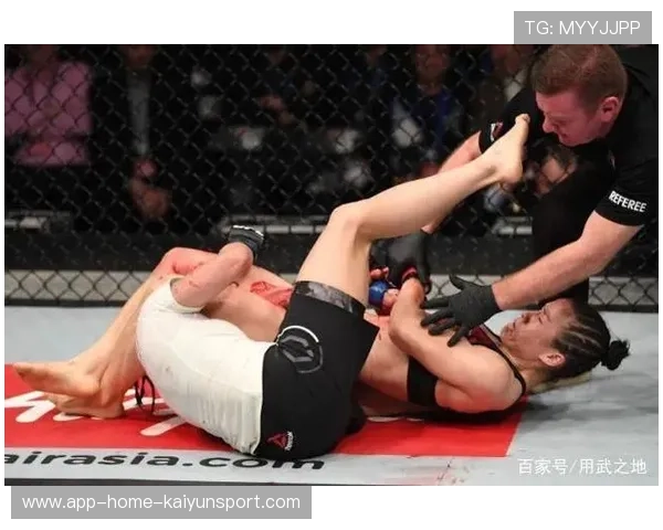 UFC拳手赛后对镜头挑衅:战场之外的霸气宣言 UFC拳手赛后对镜头挑衅:战场之外的霸气宣言