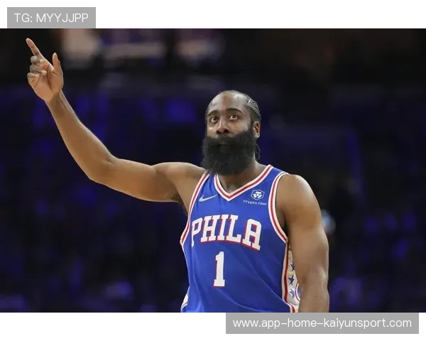 哈登突破分球后传中，76人攻势连绵不断